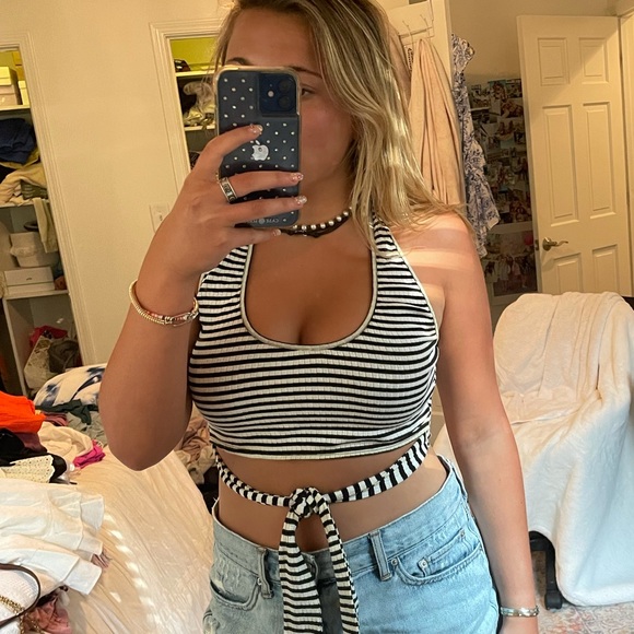 Lovers + friends - Picture 2 of 2